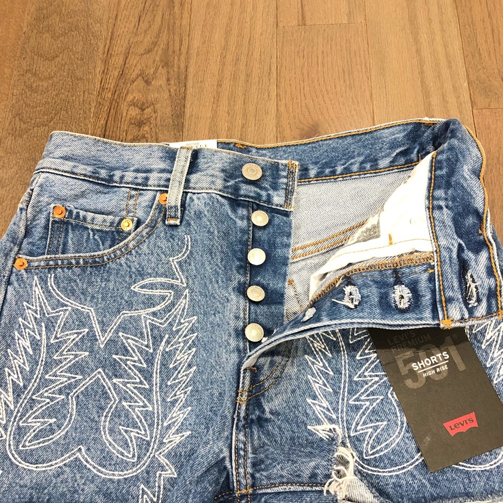 Levi’s 501® High Rise Embroidered Shorts - Picture 5 of 10